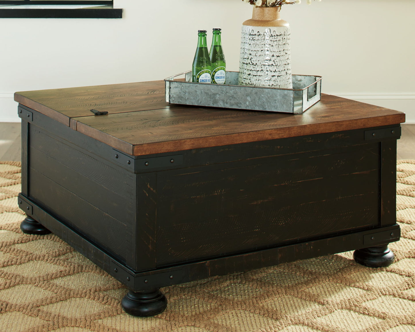 Valebeck - Lift Top Cocktail Table - Black / Brown