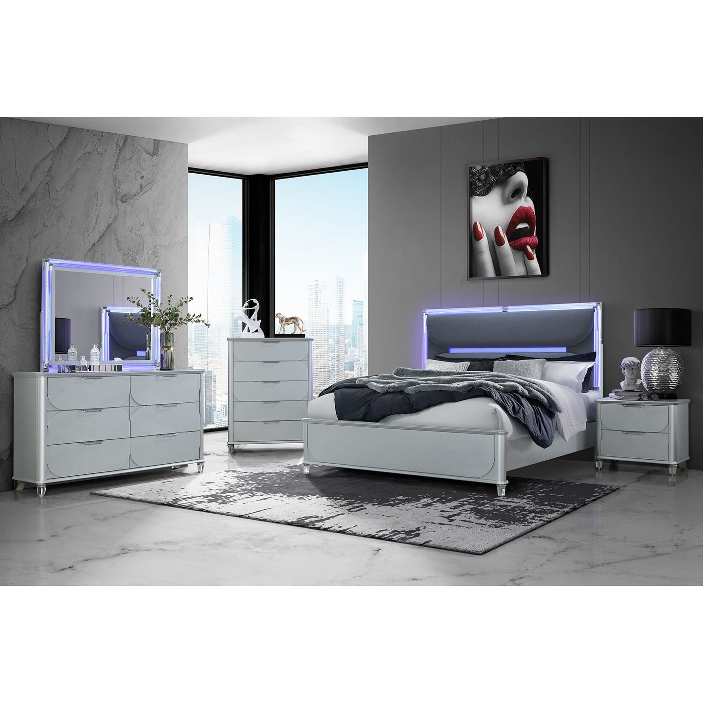 Laura - Mirror With LED Light And Sleek Frame - Silver