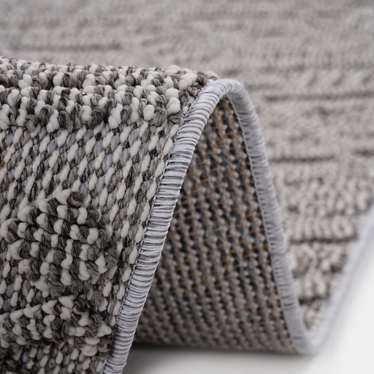 Guros - 6' X 9' Traditional Indoor / Outdoor Area Rug - White