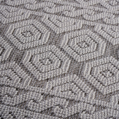 Guros - 6' X 9' Geometric Indoor / Outdoor Area Rug - Gray / White